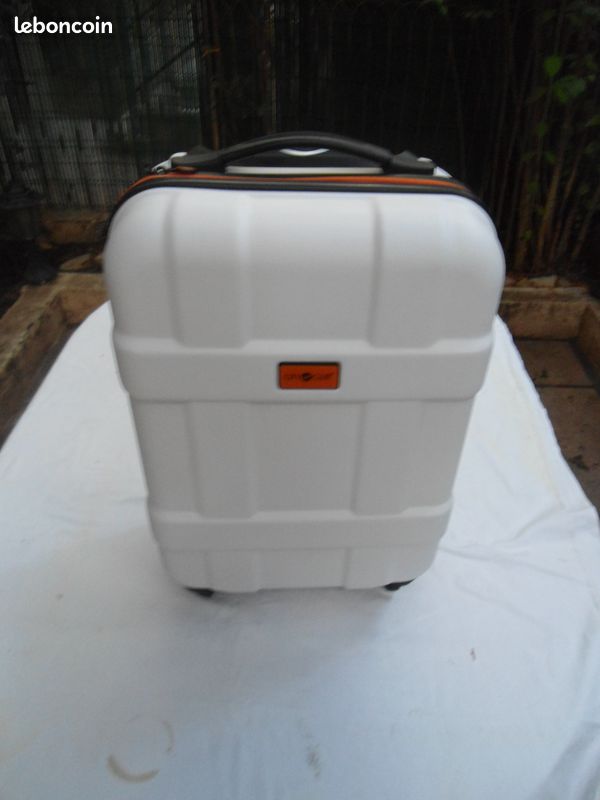 A vendre Valise de cabine Marque City Club (image 1)