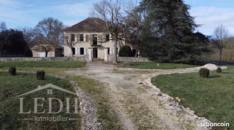 Maison 7 pièces 280 m²