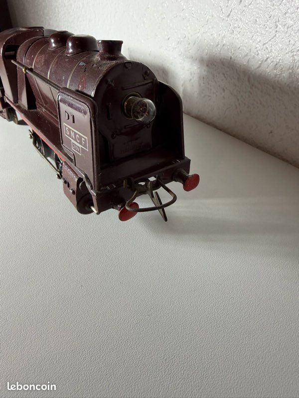 Locomotive à vapeur 2 040 D 65 et tender 16 C 305 Hornby Jouef