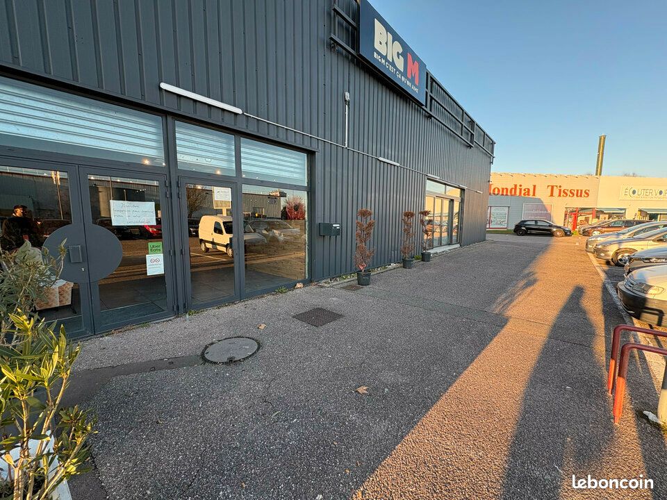 Local commercial 670 m² (image 1)