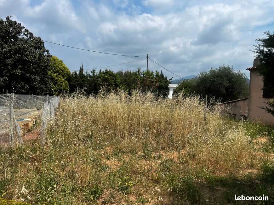 Terrain 800 m² Saint Laurent Du Var · à Saint-Laurent-du-Var · 275 000 €