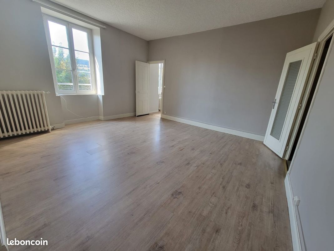 Appartement 3 pièces 60 m² · à Murat · 60 m² · 560 €