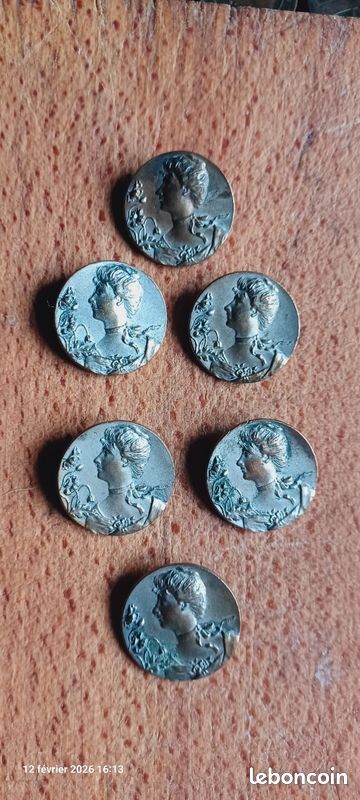 Lot De 6 Boutons Anciens Ronds Gris - 4 Trous Plat - Matière Plastique - Pour Vêtements Ou Artisanat
