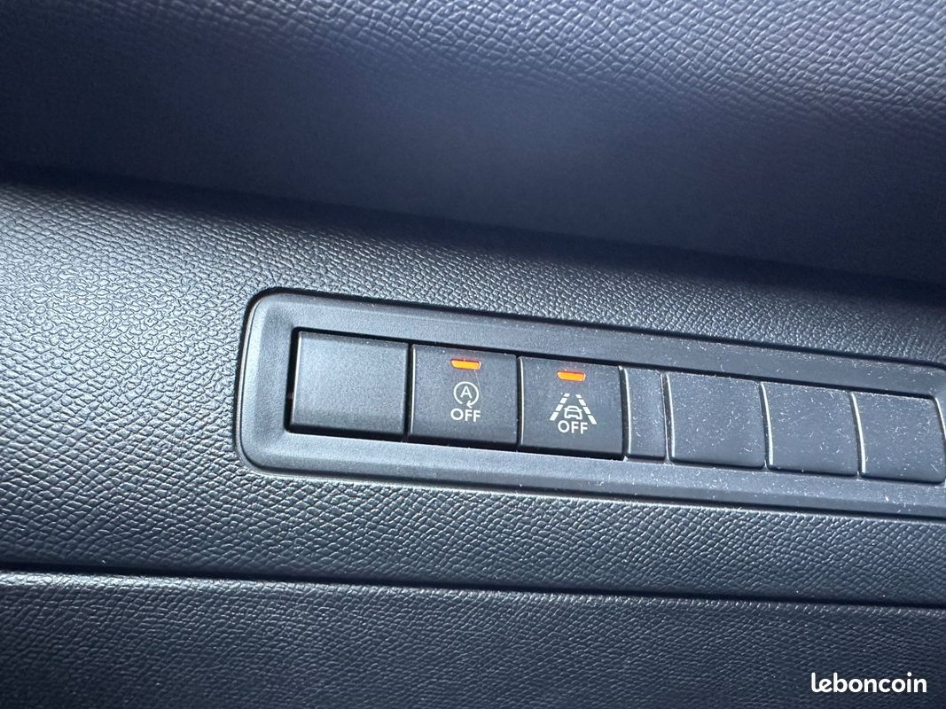 PEUGEOT 308 1.2 130ch GT PACK APPLE CARPLAY / CAMERA DE RECUL / COURROIE NEUVE / ENTRETIEN PEUGEOT (image 21)