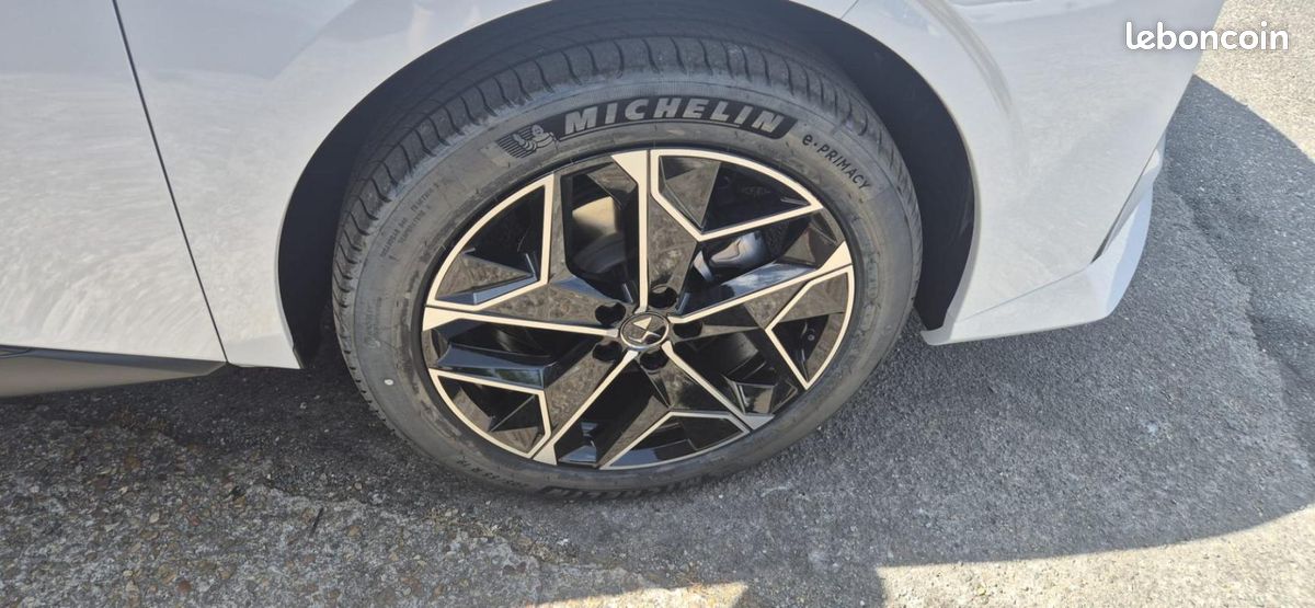 DS N°4 Hybride 145 e-DCT6 Etoile - Alcantara (image 16)