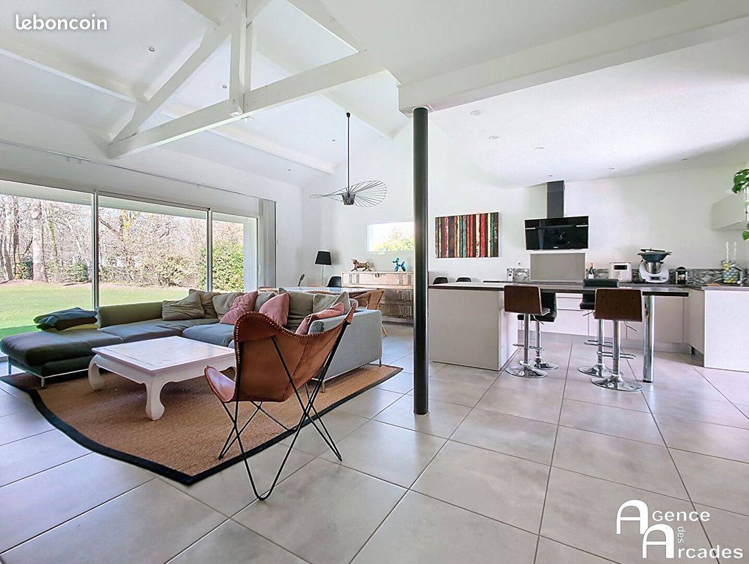 Maison 7 pièces 212 m² · à Saint-Sulpice-Et-Cameyrac · 212 m² · 630 000 €