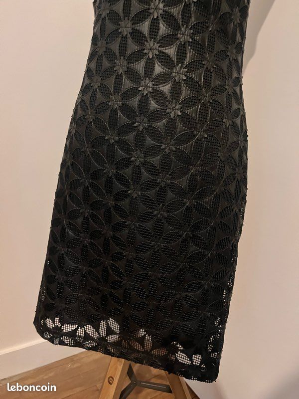 Robe noire bi-matière chic – Découpes laser florales 3D & Mesh (image 17)