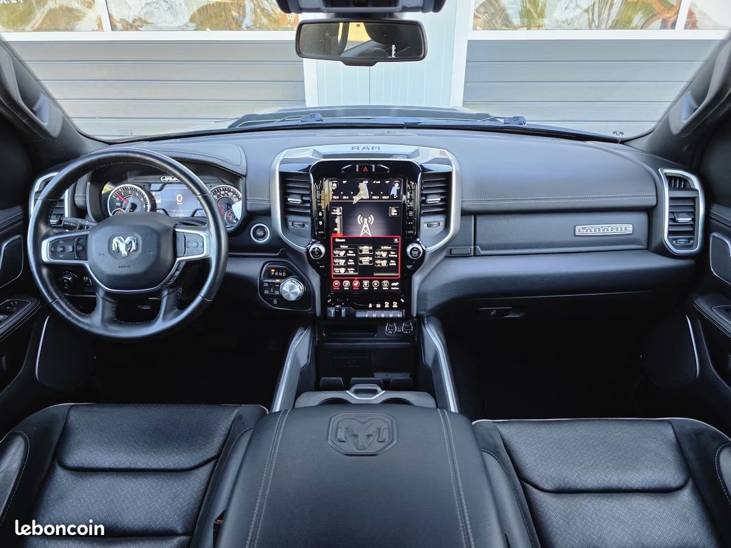 Dodge RAM 1500 Laramie Night Edition 5.7 HEMI 401 ch 4x4 – Harman Kardon – Écran 12” – 22” (image 20)