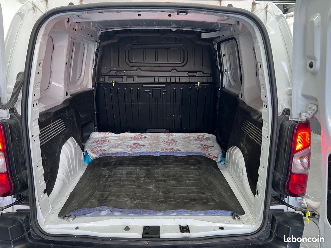 Peugeot Partner Premium L1 1.5 BlueHDI 130cv/3 Places/CarPlay/Radar AR/Régulateur De Vitesse (image 22)
