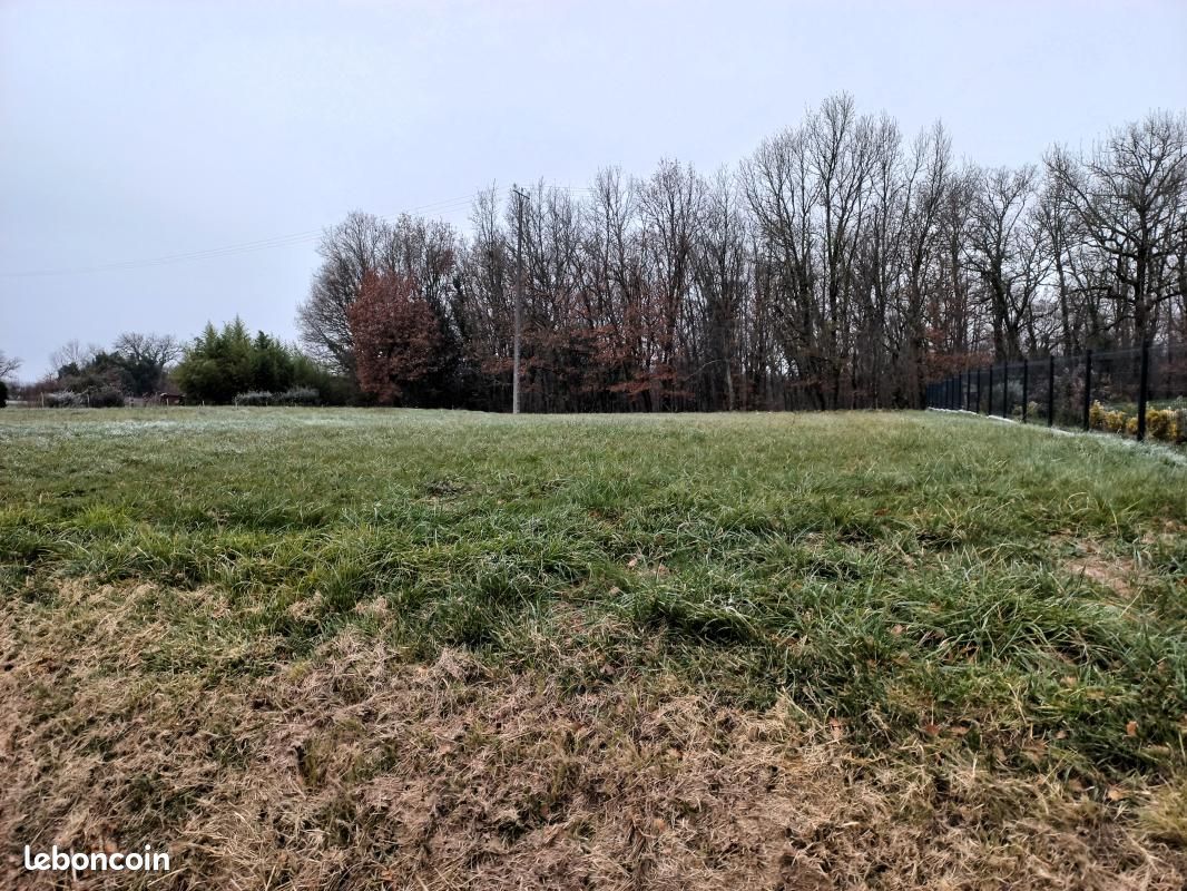 Terrain 1821 m² · à Verlhac-Tescou · 55 000 €
