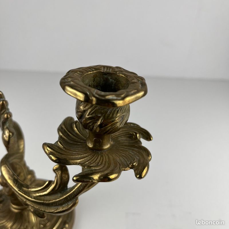 Paire de bougeoirs en laiton doré à deux bras – Style Louis XV rococo , Début XXè (image 7)