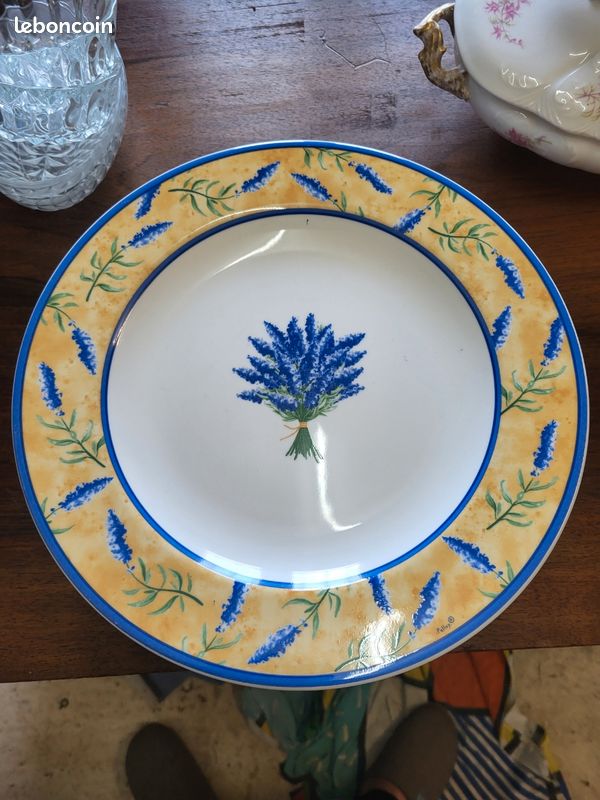 2 assiettes en porcelaine Ligne Hôtesse
