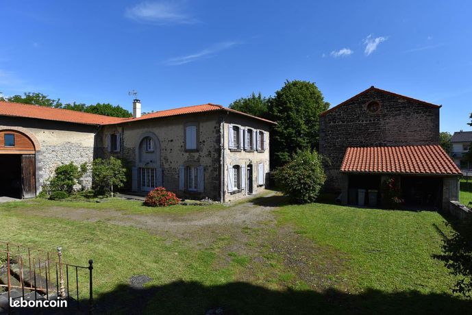 Ensemble exceptionnel à la campagne proche de la ville