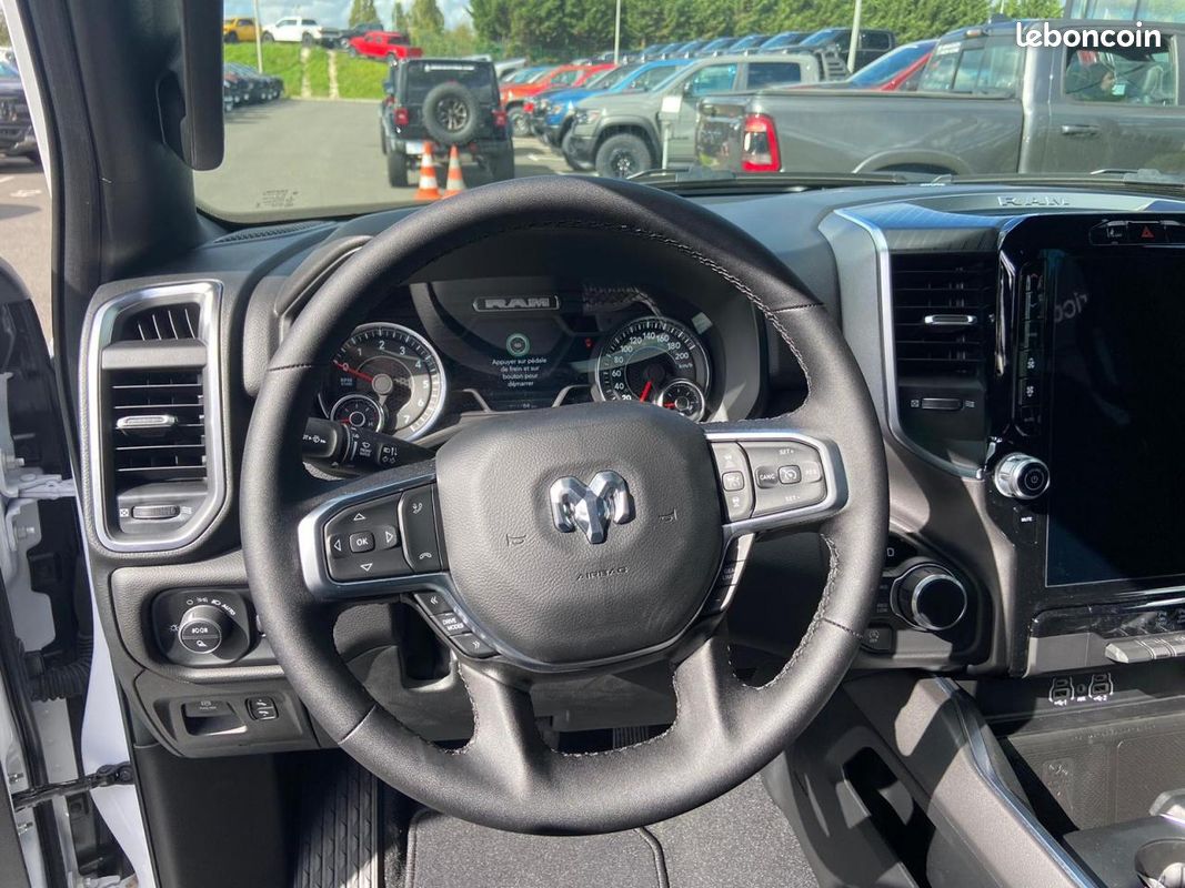 Dodge ram 1500 crew cab bighorn night edition (image 15)
