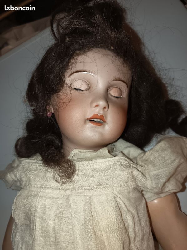 SFBJ - Paris Poupée tête porcelaine, yeux dormeurs et bouche ouverte L