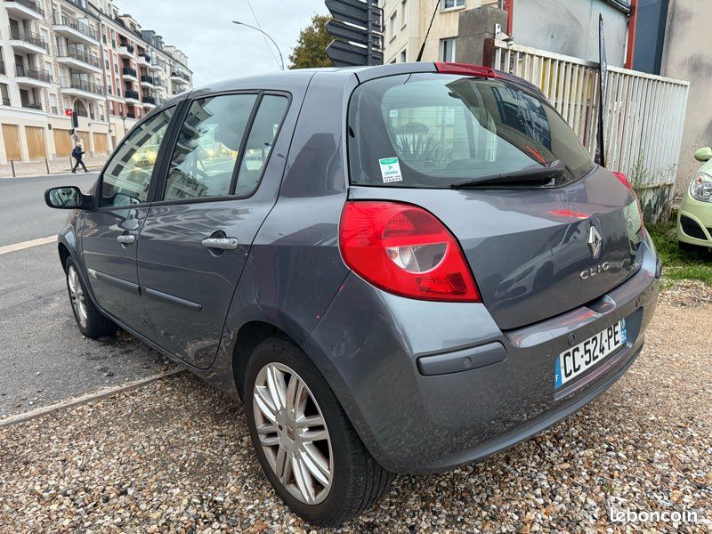 Renault Clio III 1.6 i 16V 110ch Finition Initale Kit Distribution Entretien Ă Jour (image 3)