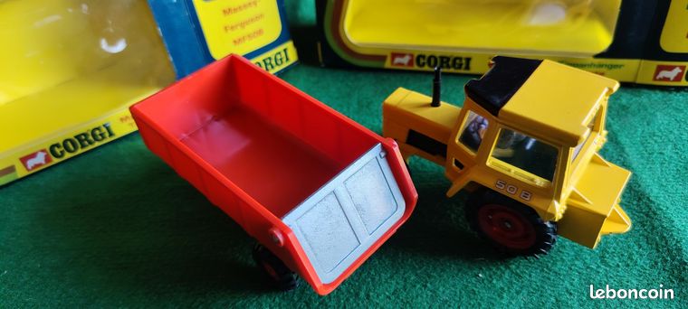 Miniature Tracteur + Remorque Massey Ferguson MF50B Par Corgi - Vintage B-15