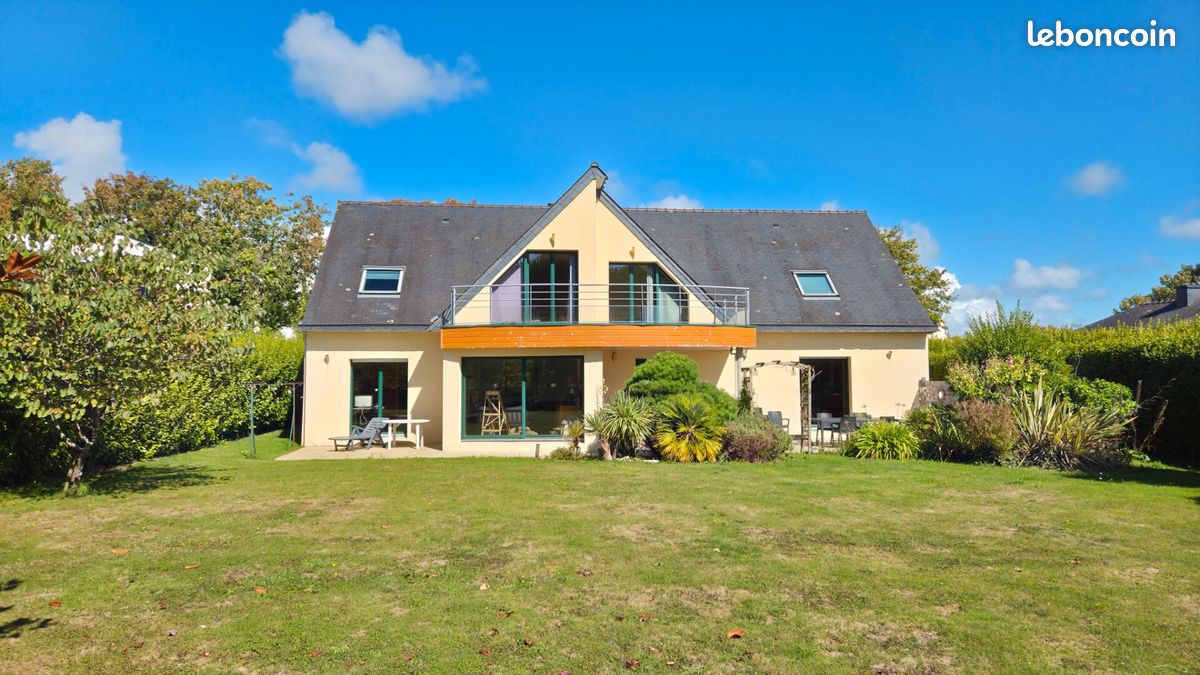 Maison 9 pièces 223 m² · à Plonéour-Lanvern · 223 m² · 434 000 €