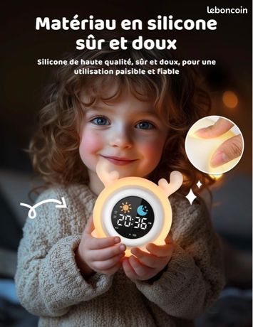 YISSVIC Réveil Enfant Éducatif Jour Nuit - Forme Renne Avec 7 Couleurs, 10 Chansons Et 2 Alarmes
