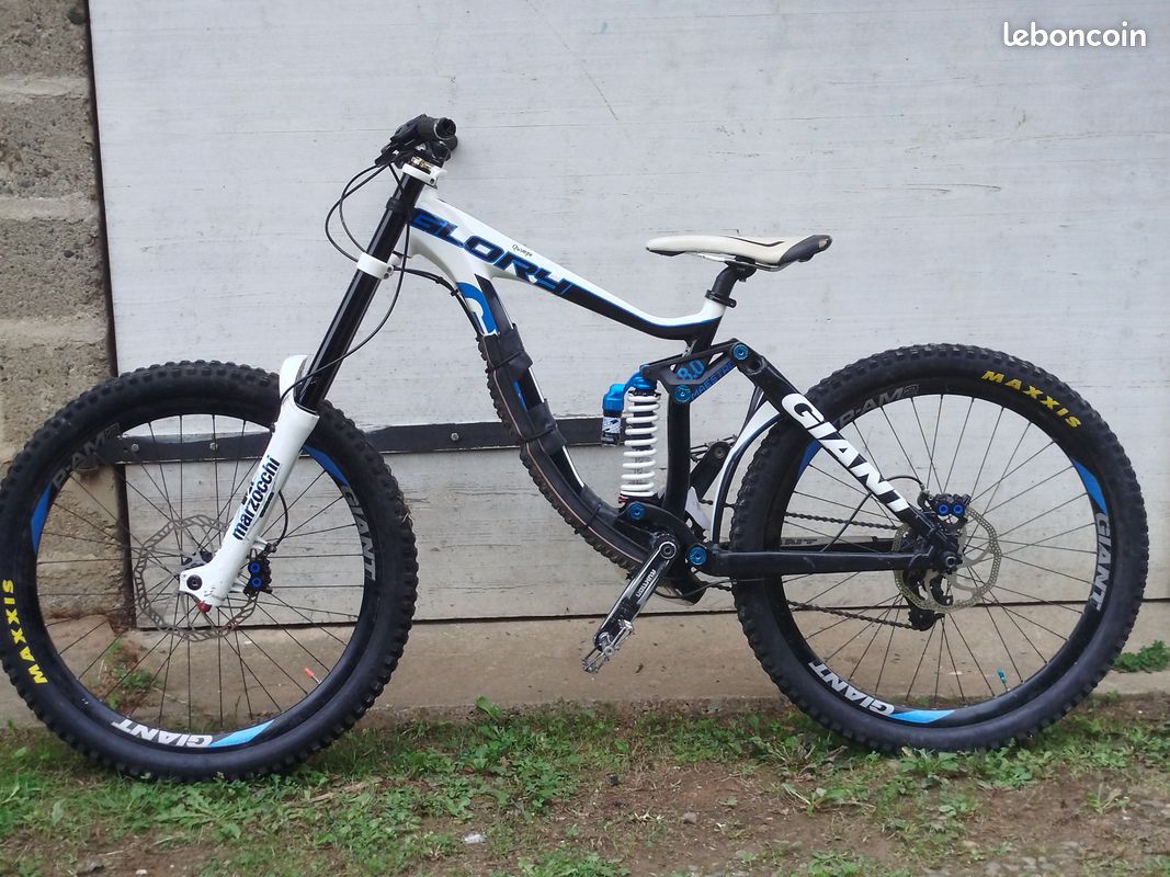 Vtt DH Giant Glory Vélos