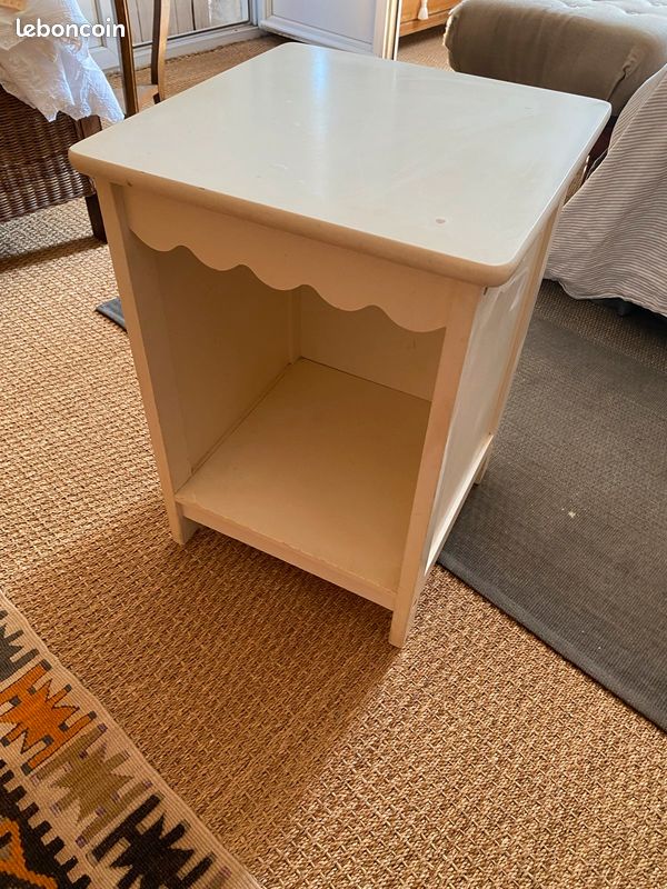 Table de chevet blanche (image 1)