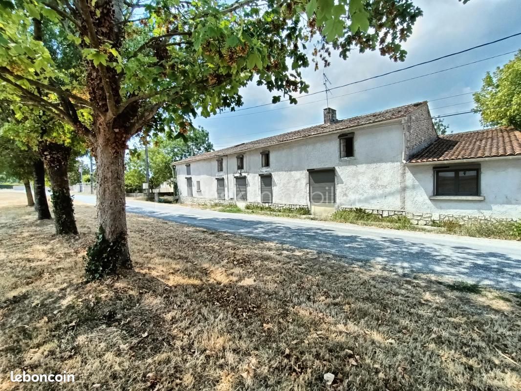 Maison 11 pièces 283 m² · à Arces · 283 m² · 231 000 €