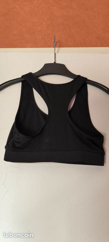 Tee shirt et brassière de sport. Femme taille 36 (image 4)