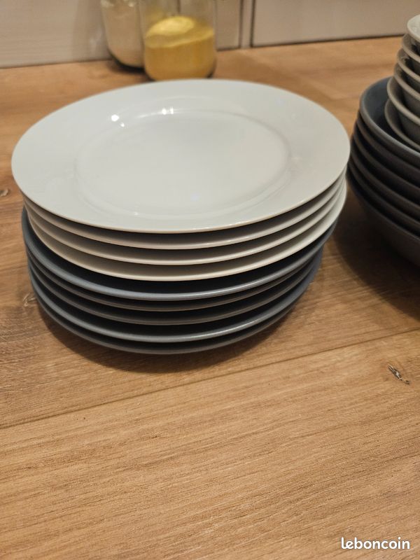 Lot assiettes (image 2)
