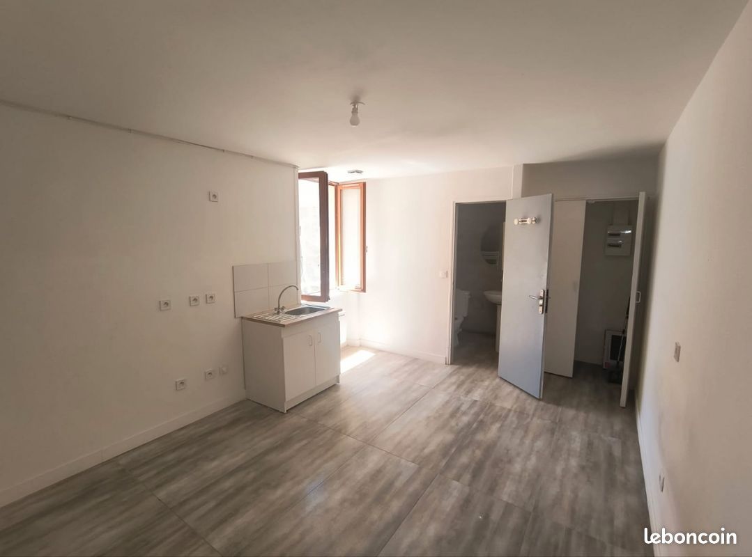 Appartement 1 pièce 18 m² · à Châteaurenard · 18 m² · 400 €/mois