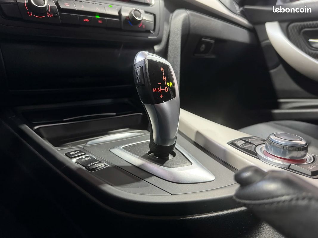 BMW Serie 3 318d Business BVA / Hayon Électrique / Radar de Stationnement (image 42)