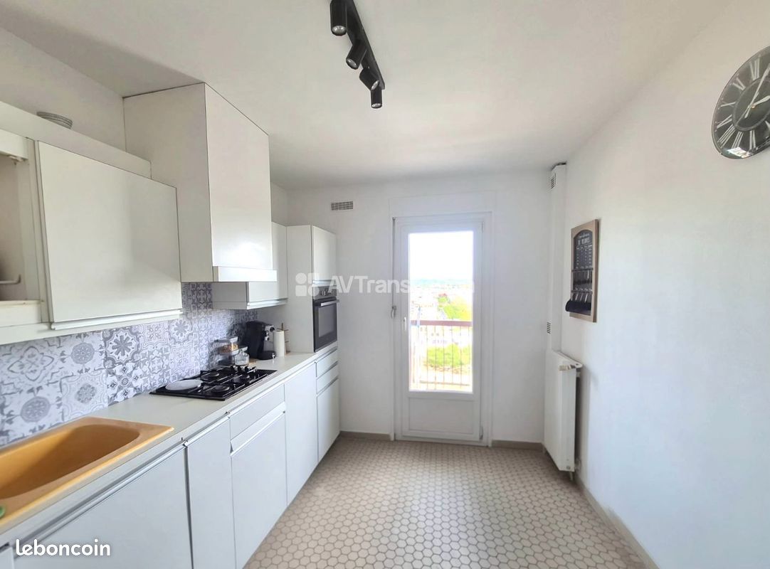 Parking 4 pièces 82 m² · à Bron · 82 m² · 172 000 €