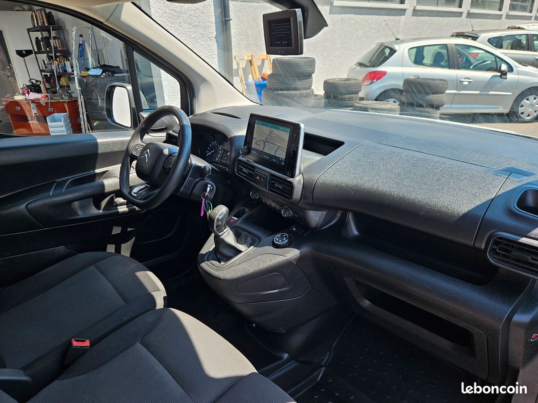 Citroën BERLINGO III BLUEHDI 100 Motricité renforcer 03Places 121000kms 8658ht (image 6)