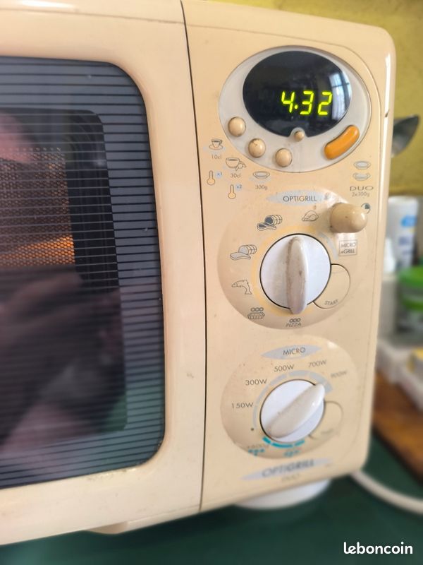 Four micro onde Moulinex 900 W double plateau (image 2)