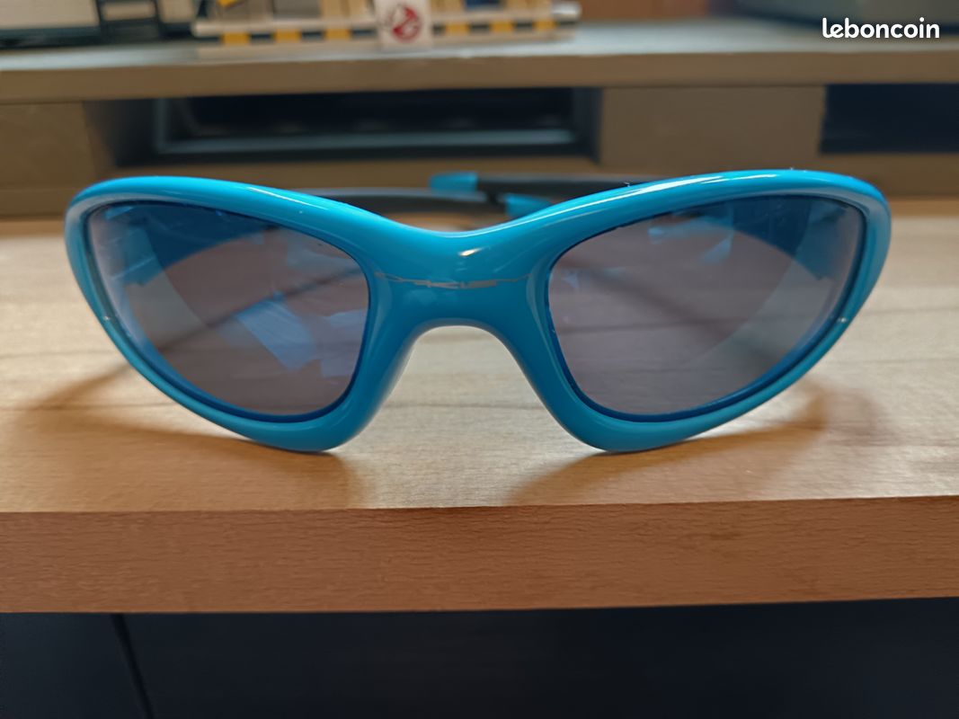 Lunette de Soleil Oakley Straight bleue (image 2)