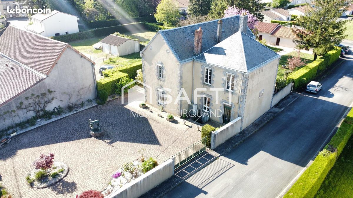 Maison 12 pièces 286 m² · à Saint-Pierre-du-Chemin · 286 m² · 249 000 €