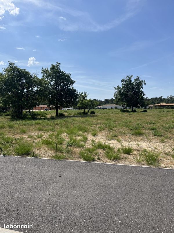 Terrain à bâtir de 1019 m² à VENDAYS-MONTALIVET (33) · 198 000 €
