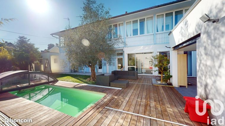 Maison 7 pièces 203 m²