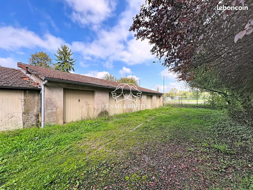 Parking 120 m² · à Thizy-les-Bourgs · 120 m² · 119 000 €