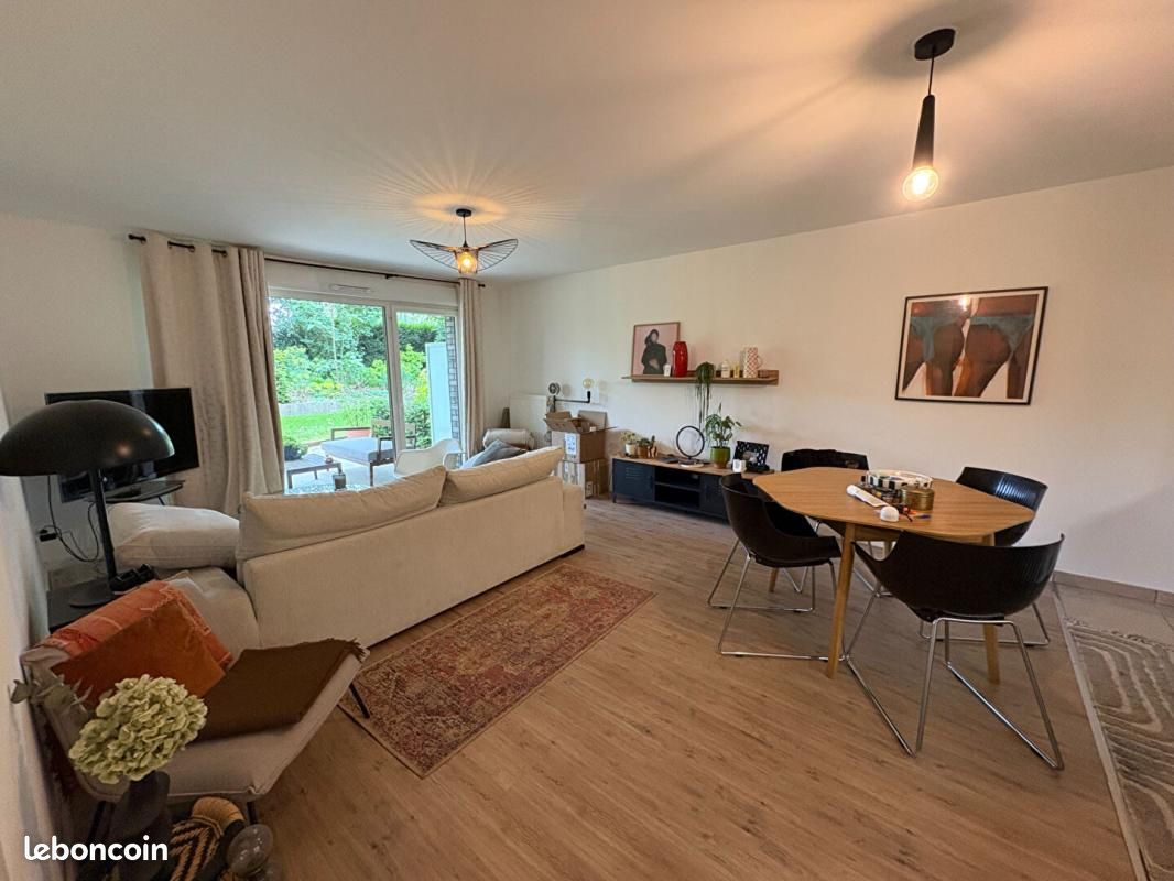 Appartement 3 pièces 65 m² · à Croix · 65 m² · 1 028 €