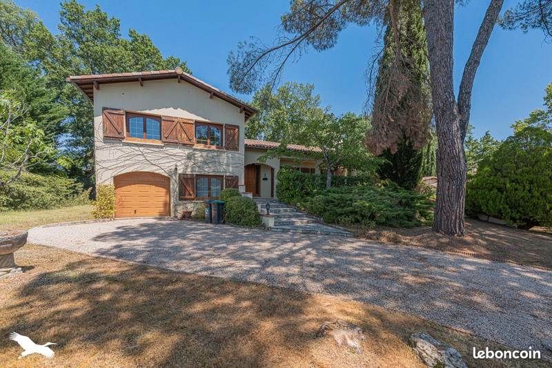 Maison 6 pièces 188 m² · à La Salvetat-Saint-Gilles · 188 m² · 410 000 €