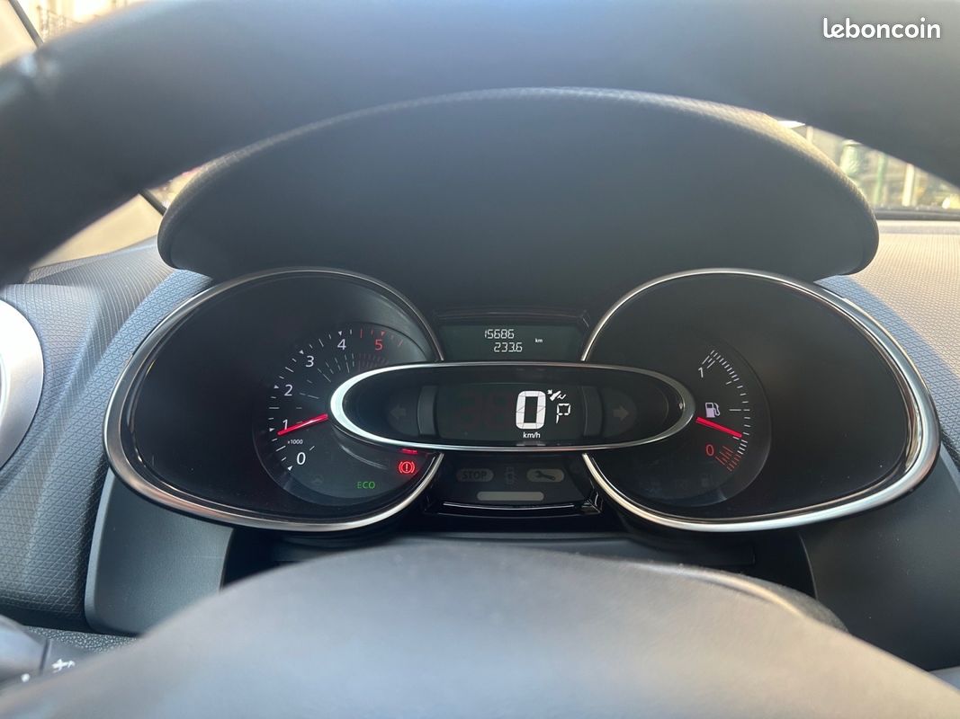 RENAULT CLIO IV DCi 90 Energy Steel EDC ( SE GARE TOUTE SEUL ) (image 12)