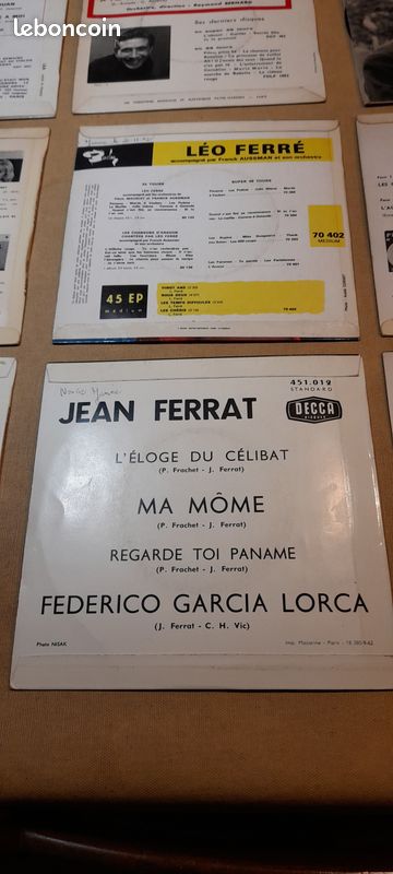Lot disques vinyles 45T 17cm Variété française Gilbert Becaud Jacques Brel Hugues Aufray Leo Ferre Isabelle Aubret Nicolas Peyrac Jean Ferrat Alain Barriere Enrico Macias Guy Bedos Pierre Repp (image 15)