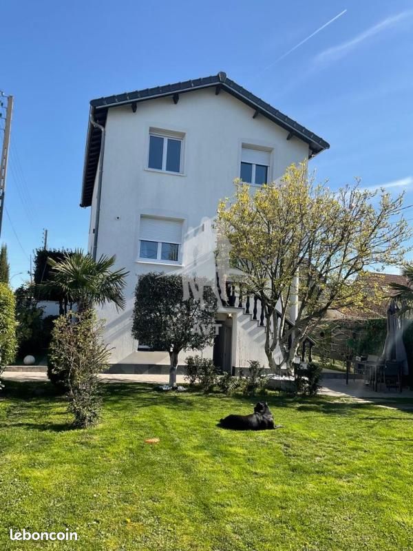 Maison 8 pièces 160 m² · à Le Blanc-Mesnil · 160 m² · 681 200 €