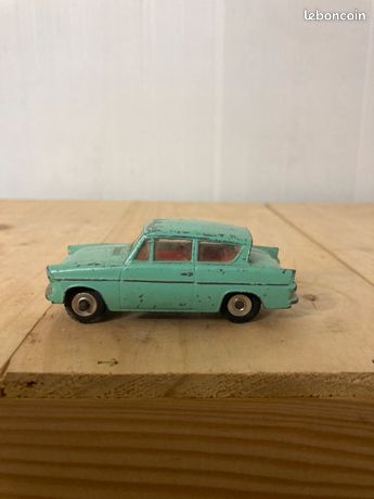 DINKY TOYS FORD ANGLIA 155 AVEC BOITE COMPLETE NO COPY
