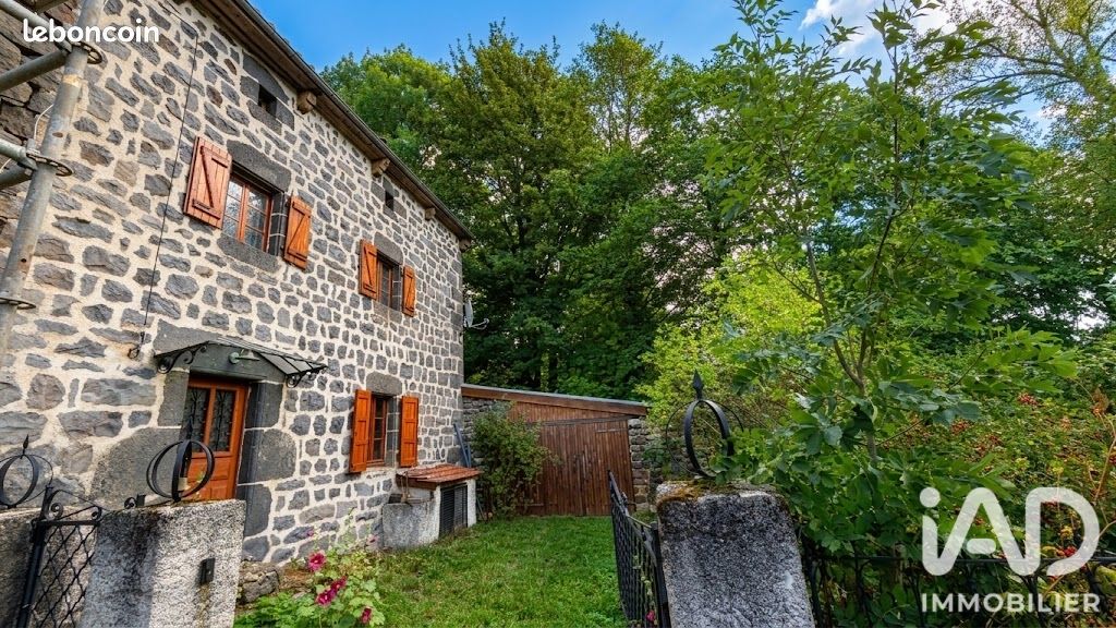 Maison 3 pièces 70 m² · à Saint-Jean-Lachalm · 70 m² · 49 000 €