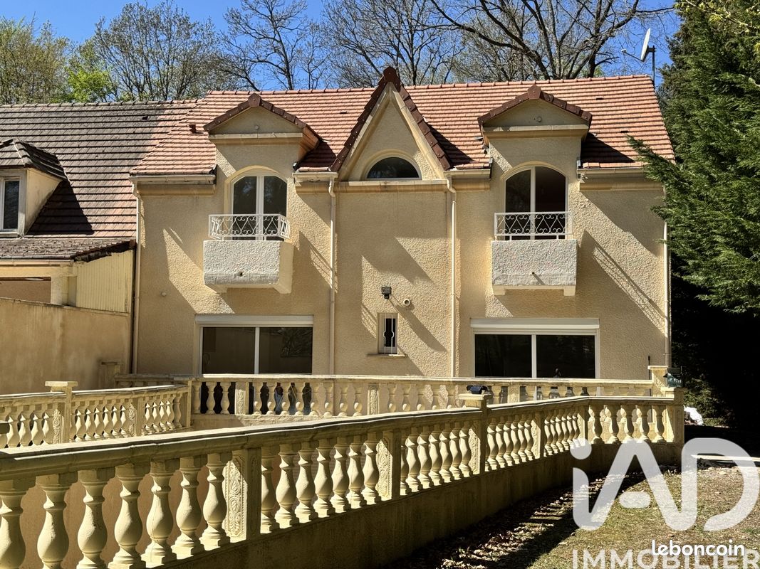 Maison 6 pièces 136 m² · à Sylvains-lès-Moulins · 136 m² · 215 000 €