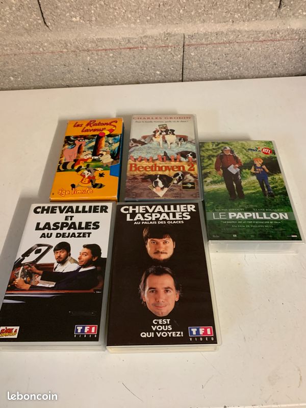 Lot de 5 cassettes VHS dont une neuve sous blister (image 1)