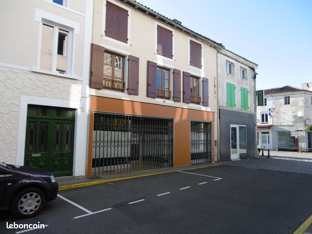 Maison 6 pièces 330 m² · à Sauzé-Entre-Bois · 330 m² · 180 000 €