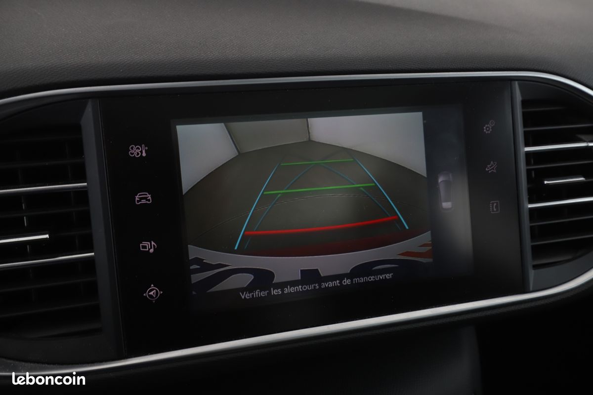 Peugeot 308 1.2 PureTech Allure 130 ch (image 18)