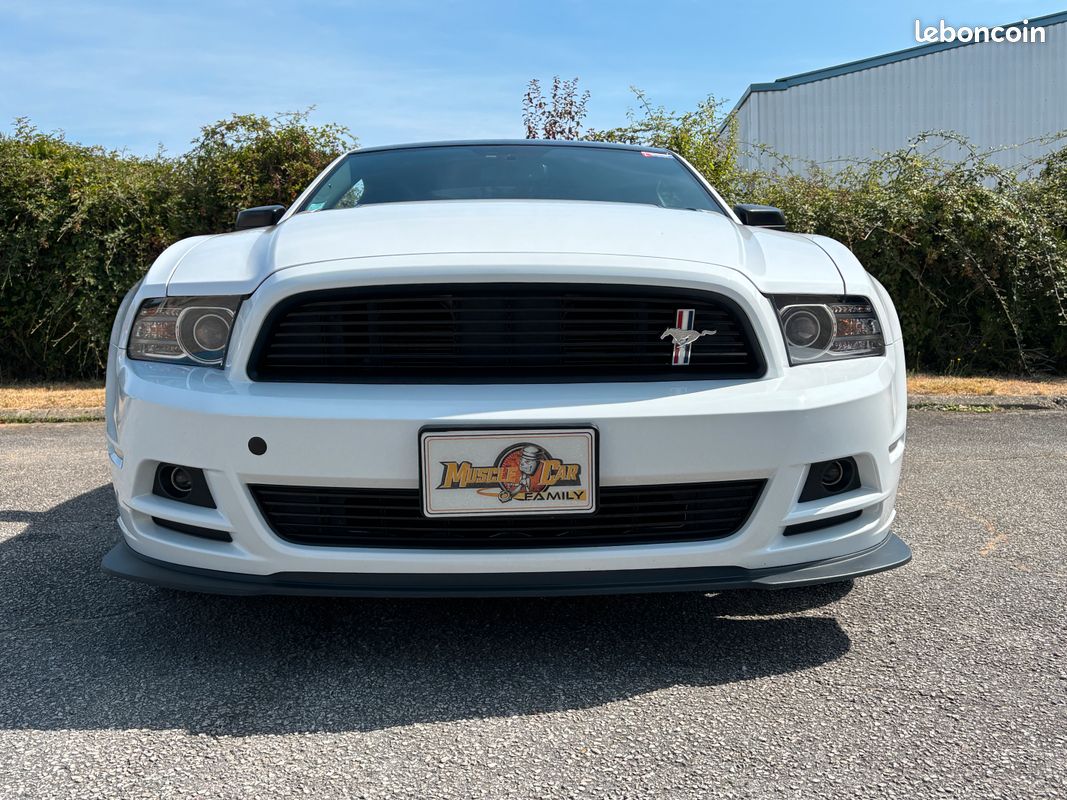 Très belle FORD MUSTANG GT/CS Coupé de 2014 - V8 - 5,0L - BM - 62 840 KMS - Blanche (image 3)